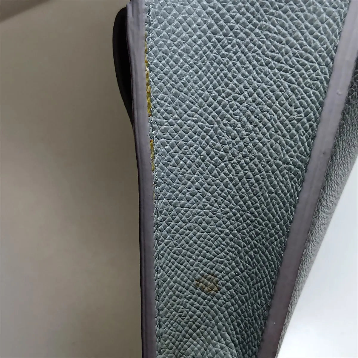 30 Montaigne Pouch, Grained Calfskin