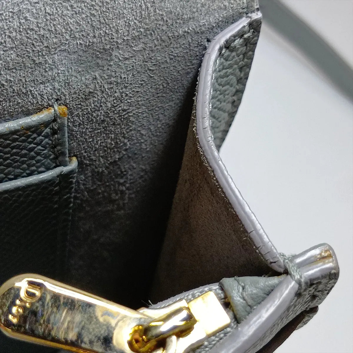 30 Montaigne Pouch, Grained Calfskin