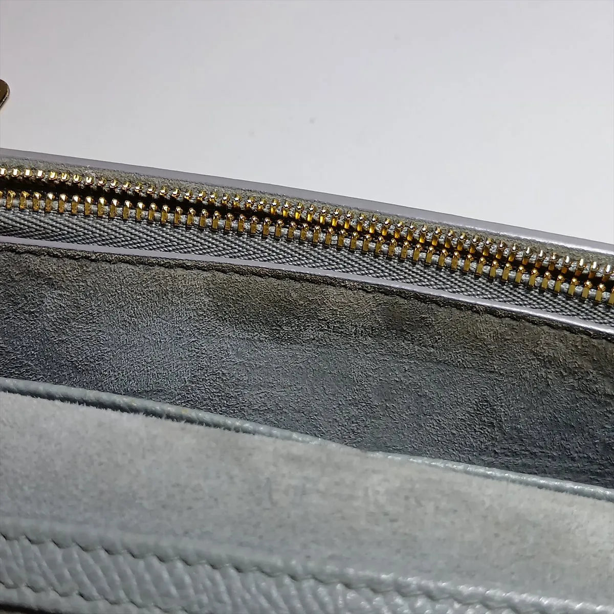 30 Montaigne Pouch, Grained Calfskin